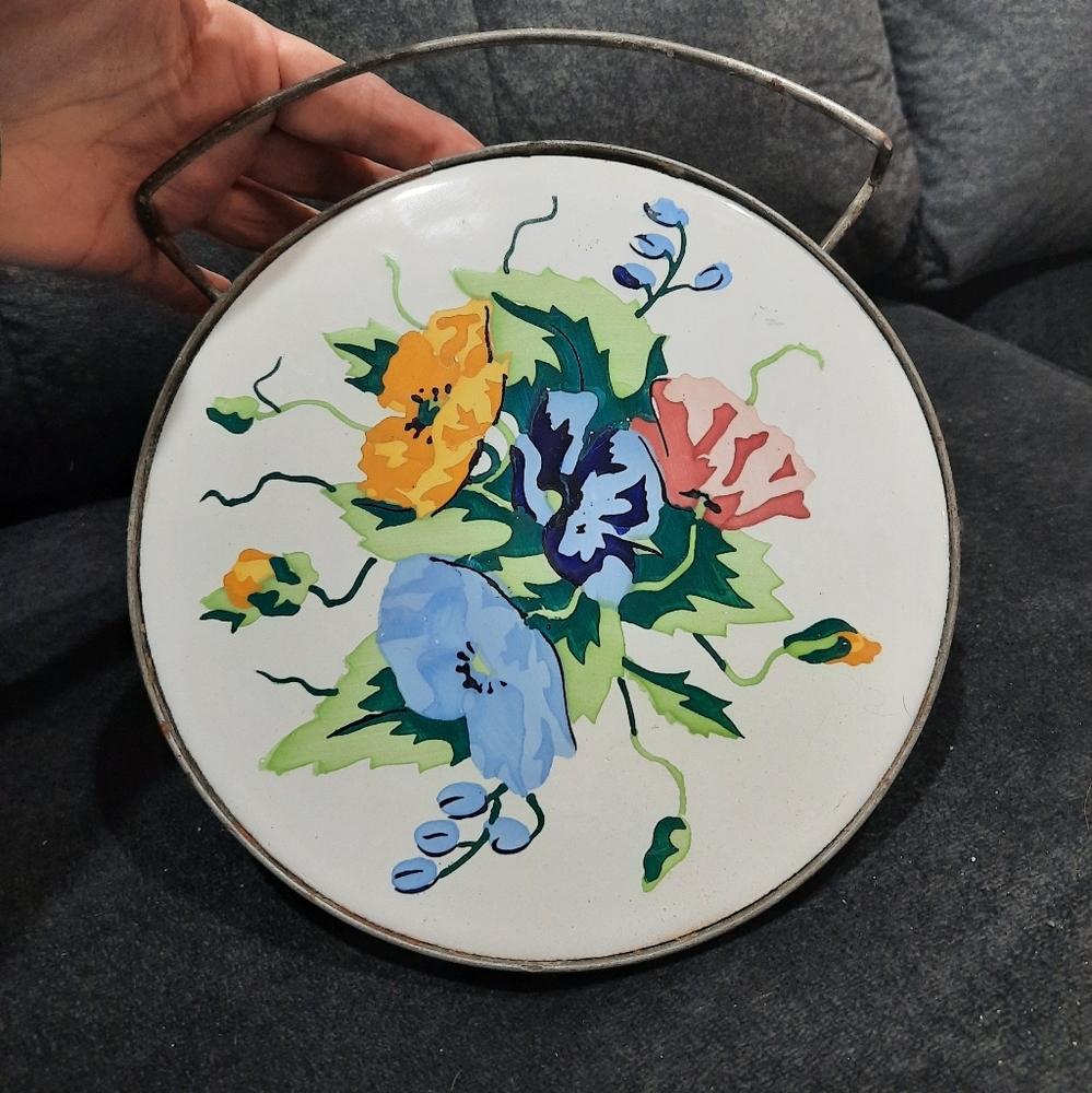 Vtg ceramic floral footed trivet metal frame
